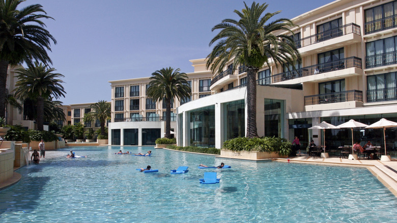 Palazzo Versace Dubai pool