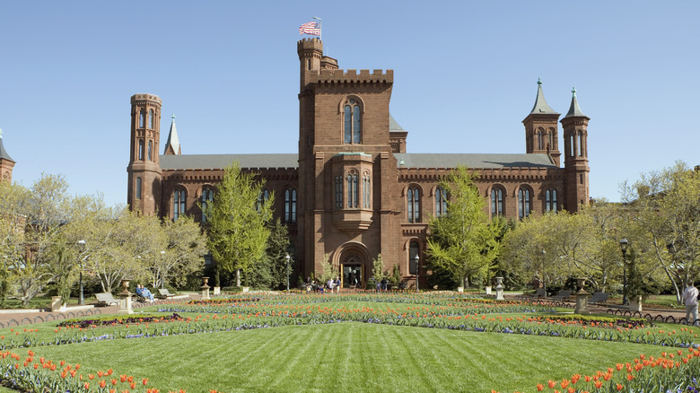 Visiting with Groups  Smithsonian Institution