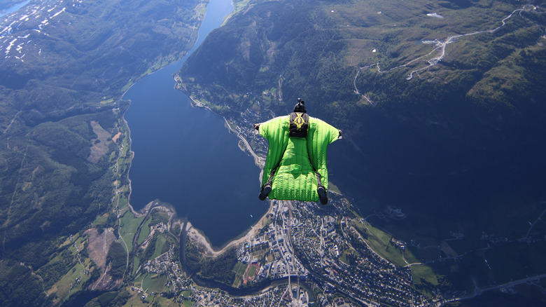 base jumping falling 