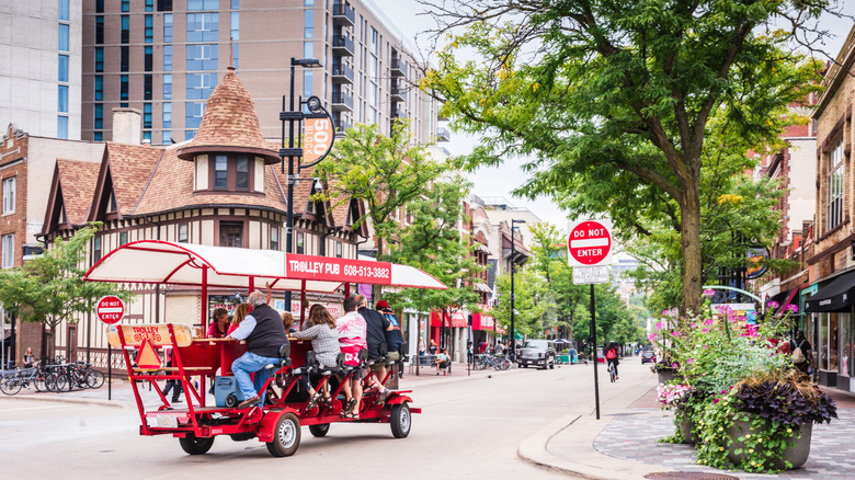 Trolley Pub filled with passengers turning the corner on State Street in Madison