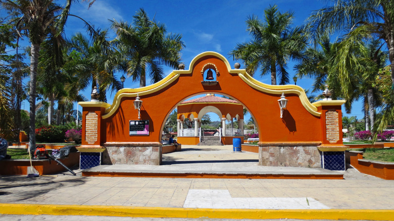 Orange arch in the Plaza Principal, Lo de Marcos