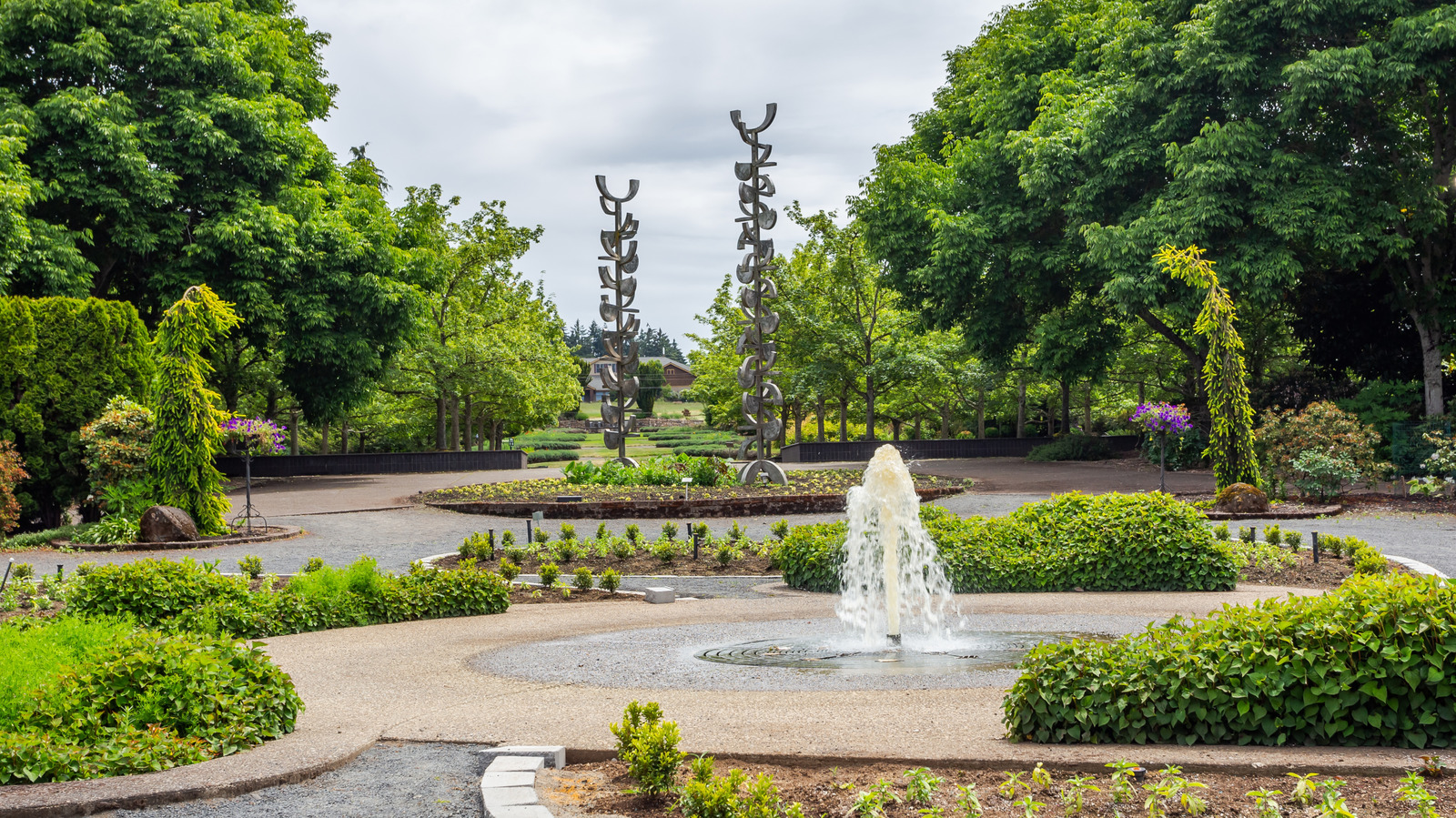 A Gorgeous Garden Half An Hour From Salem Oregon Boasts Acres Of