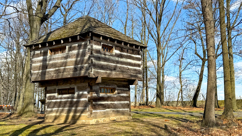 Blockhouse trees Fort Lee Historic Park