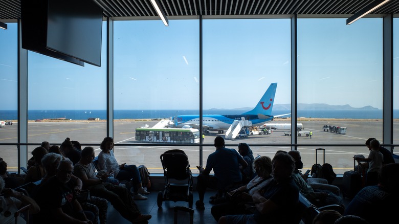 Waiting area facing the sea