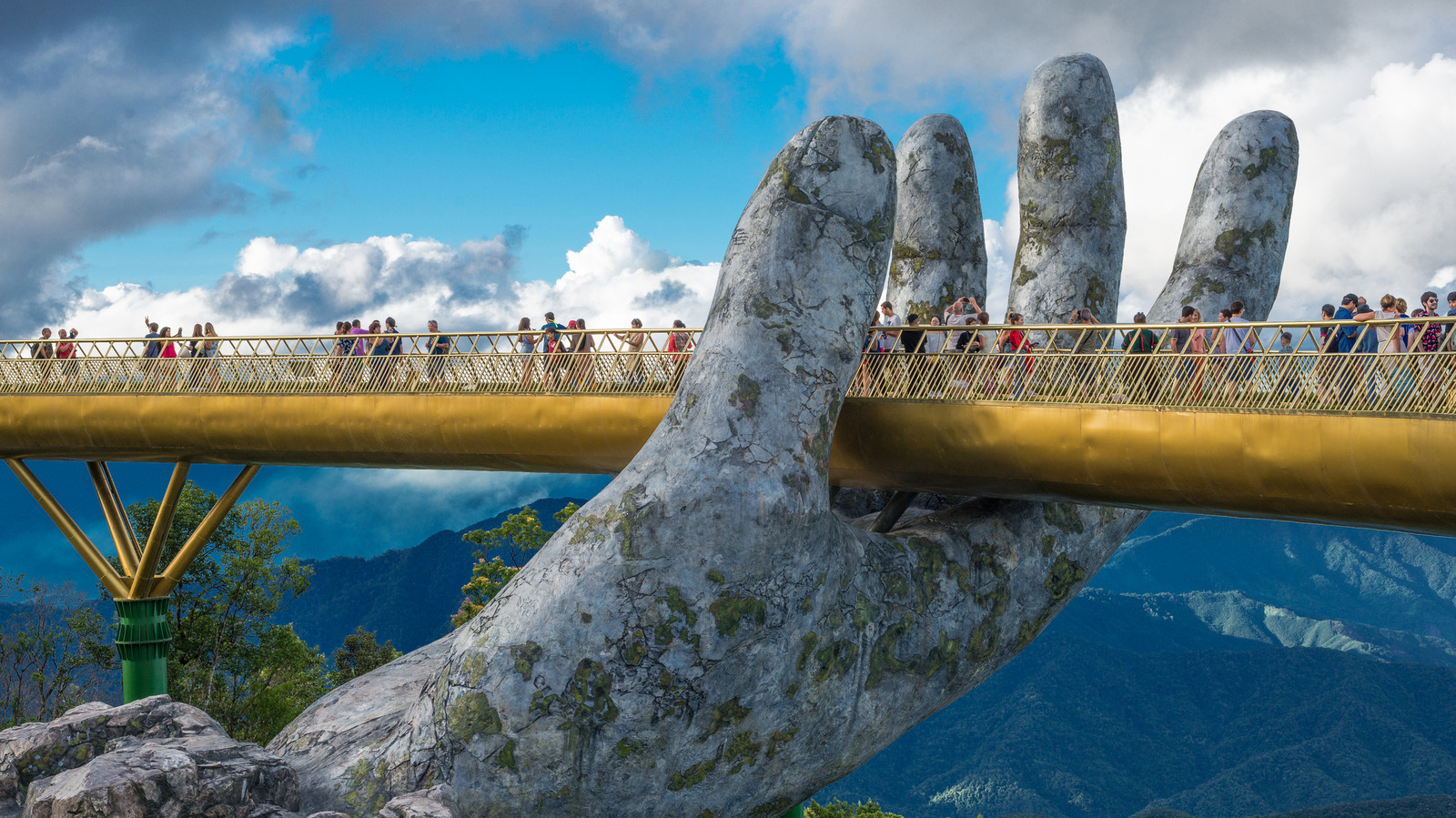 highest pedestrian bridge in the world