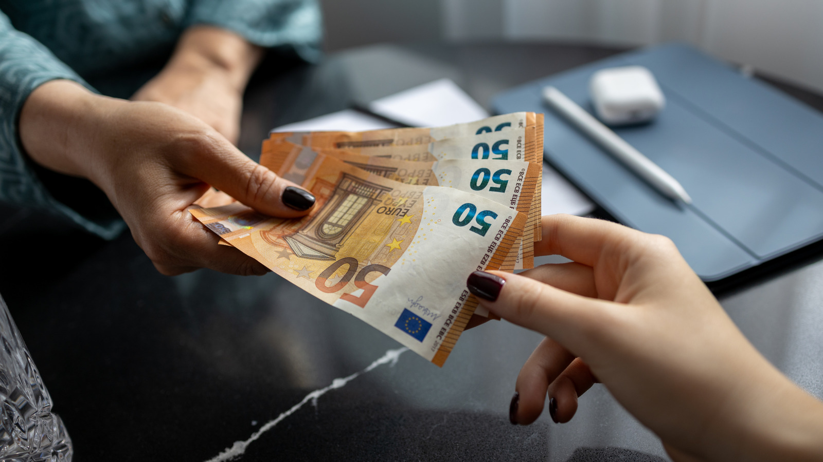American Tipping Habits That Are Considered Rude In Germany, According To Rick Steves