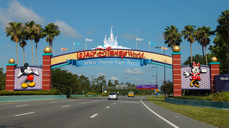 The road and welcome arch at Disney World.