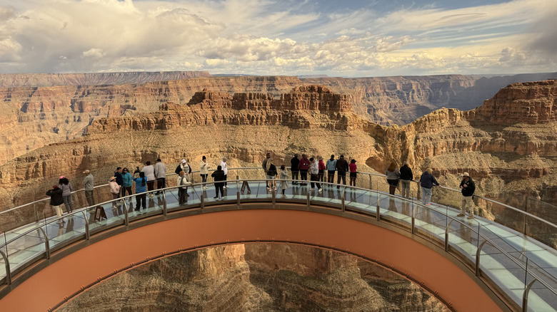 Tourists on skybridge at Grand Canyon National Park