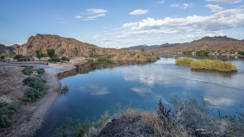 beach boat launch and water at River Island State Park