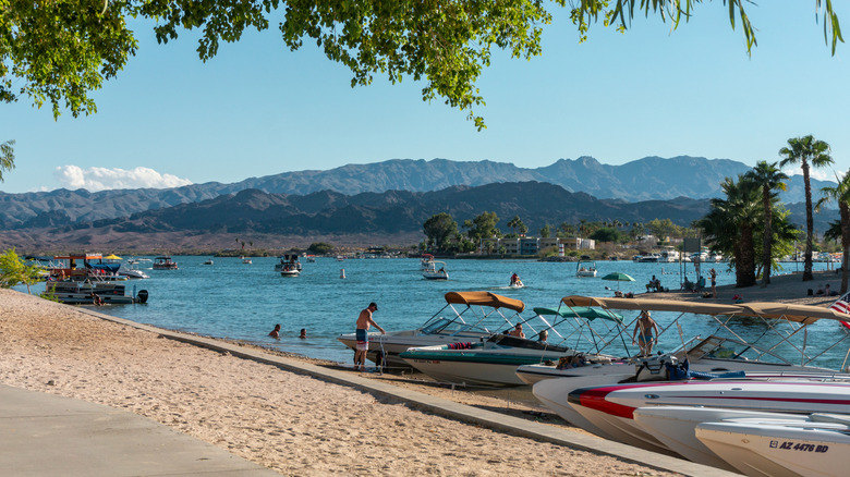 Windsor Beach Lake Havasu sunny day boats lined up
