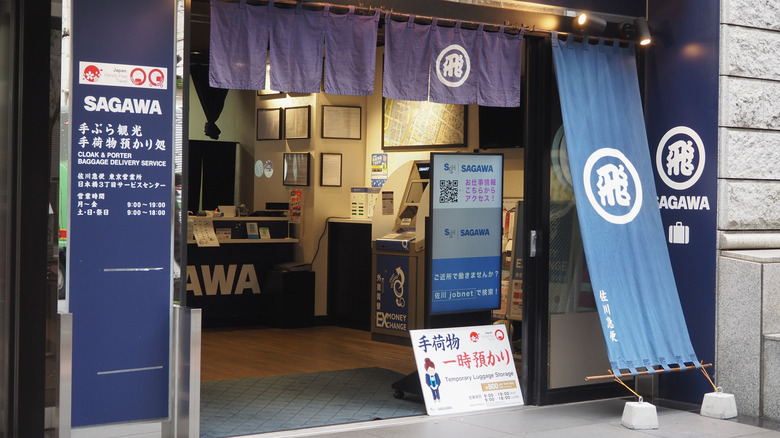 Sagawa baggage delivery luggage storage signs