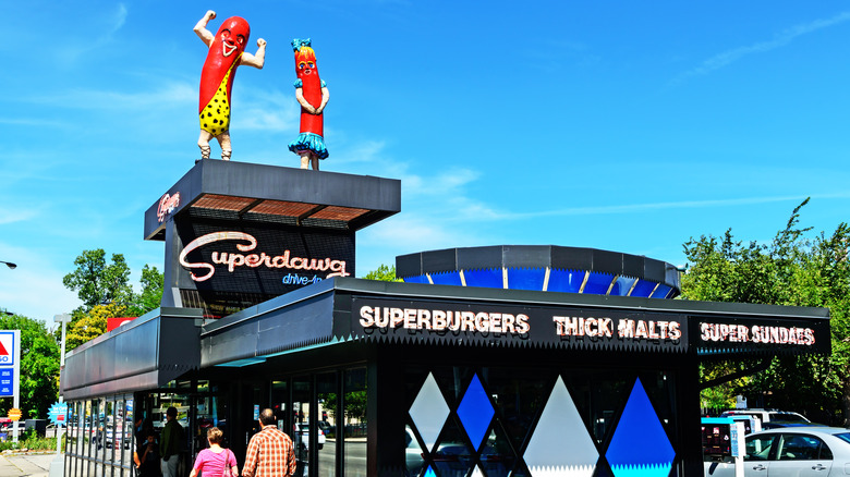 facade of superdawg's drive-in
