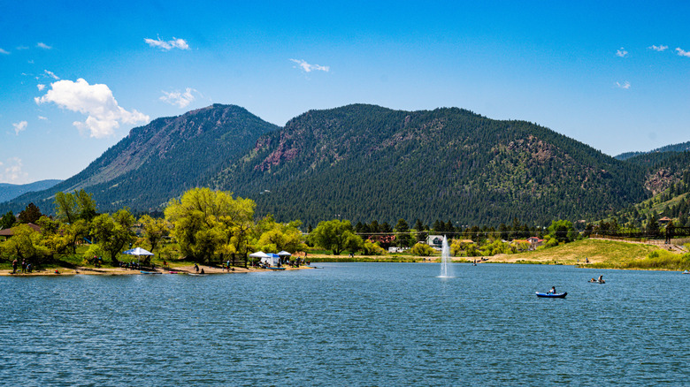 kayakers paddling on Palmer Lake in the Tri-Lakes region Colorado