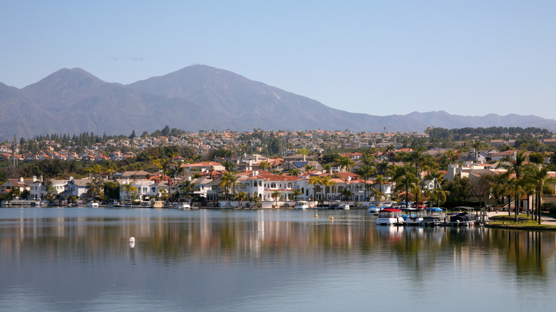 saddleback mountain with lake mission viejo in the foreground