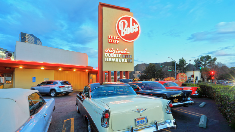 Classic cars Bob's Big Boy sign