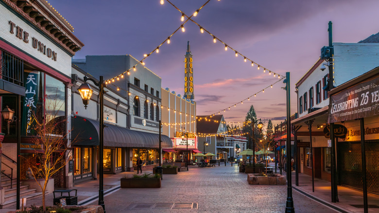 Grass Valley at dusk, very walkable, del Oro theater in the back