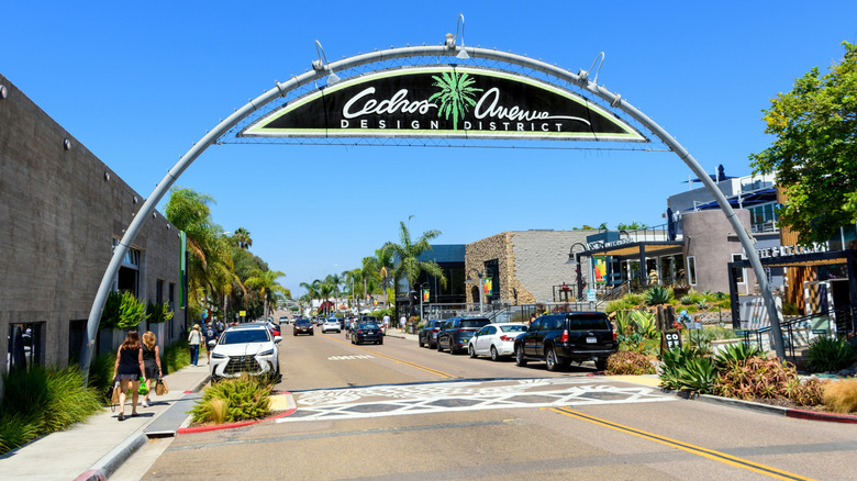 Cedros Avenue Design District arch sign at Solana Beach