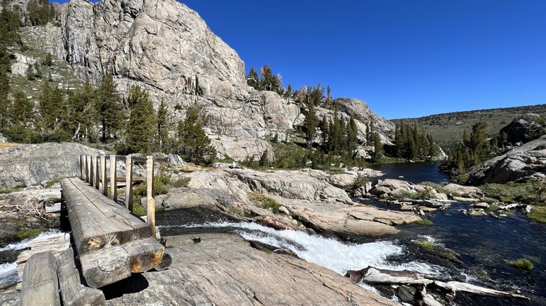 Wooden bridge on the trail to Thousand Island Lake