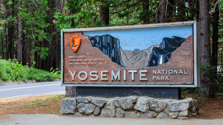 Yosemite welcome sign