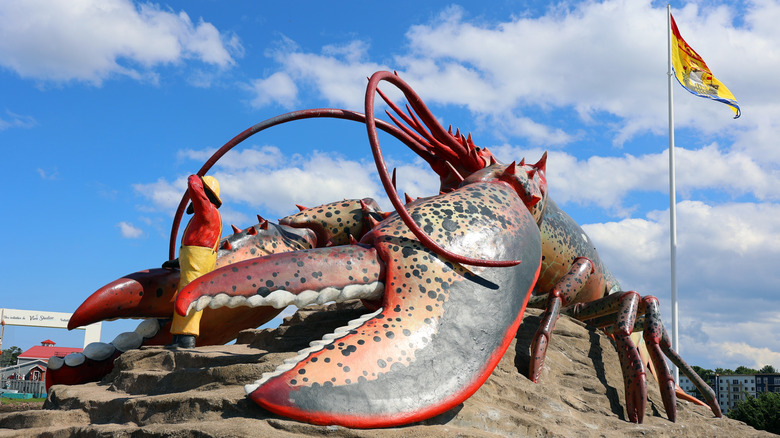 giant lobster statue in Shediac New Brunswick