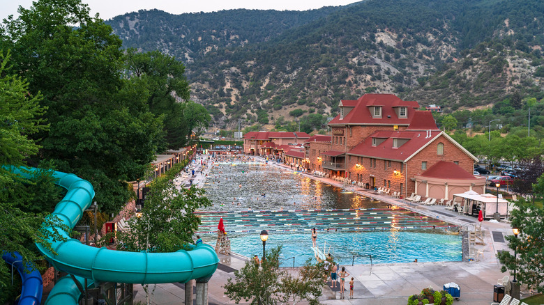 Glenwood Hot Springs Pool, world's largest hot mineral water spa, located in Glenwood SGlenwood Hot Springs Pool, world's largest hot mineral water spa, located in Glenwood Springs, Coloradoprings, Colorado
