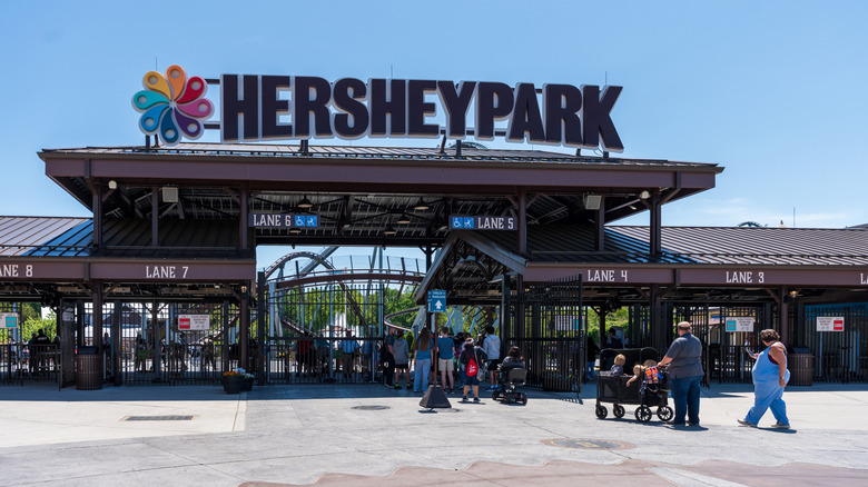 etnrance to Hersheypark theme park