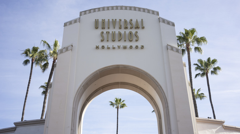 the entrance to Univeral Studios Hollywood