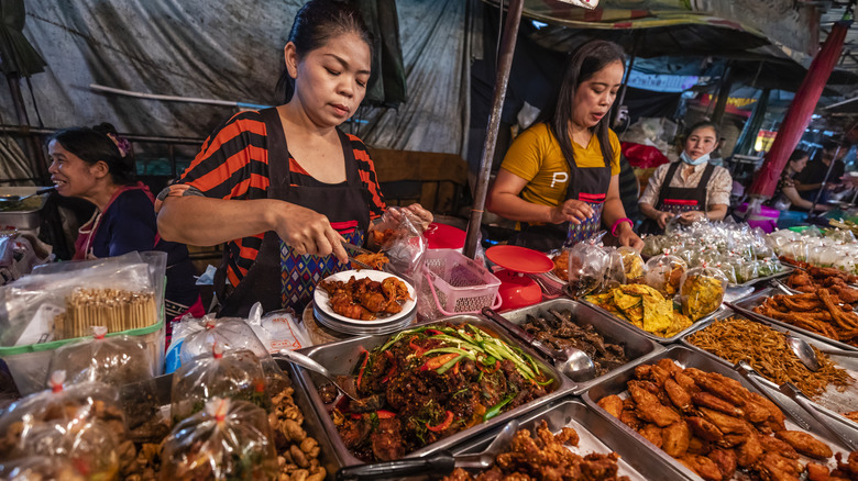 street food vendors in Thailand