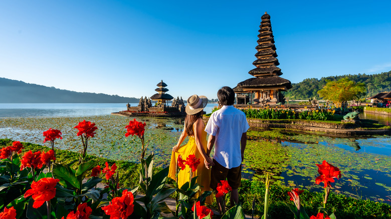 Couple at Ulun Danu Beratan Temple in Bali