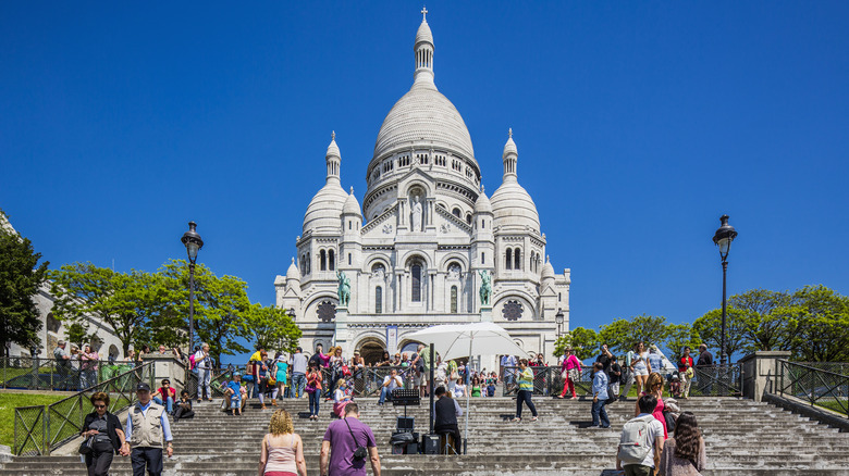 sacre coeur cathedral in montmartre paris