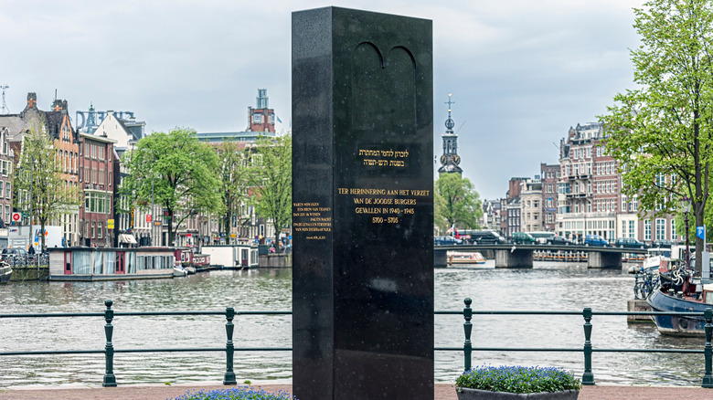 Memorial to Dutch Jewish resistance Amsterdam