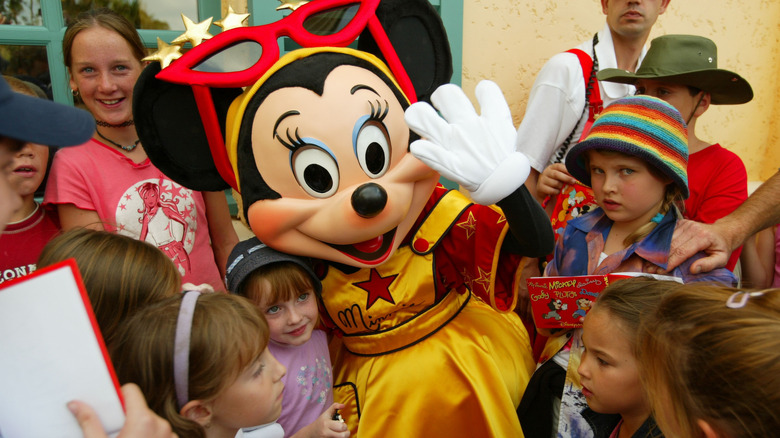 Minnie Mouse with some children at Disneyland Paris.