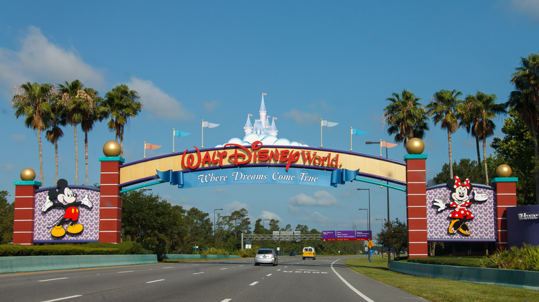 welcome sign on road into DIsney World