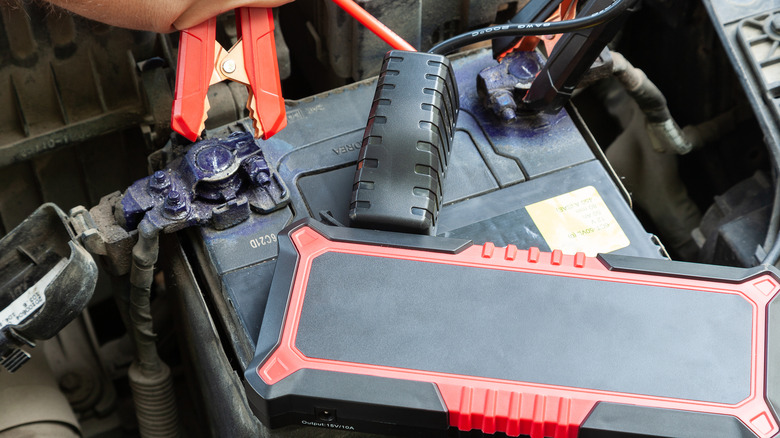 using portable jump starter on car