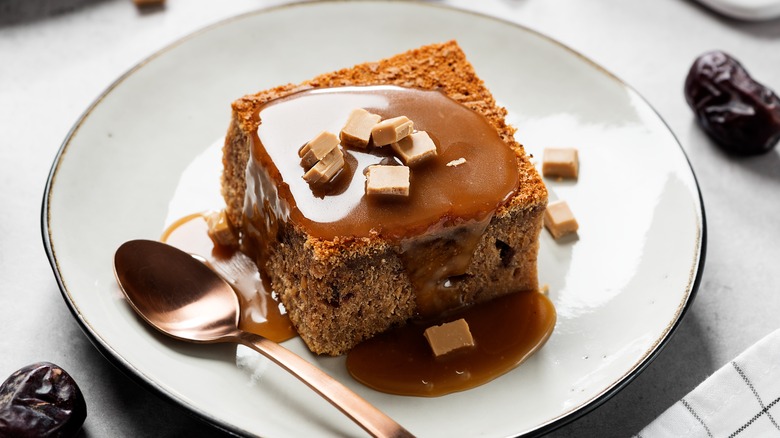 English sticky toffee pudding