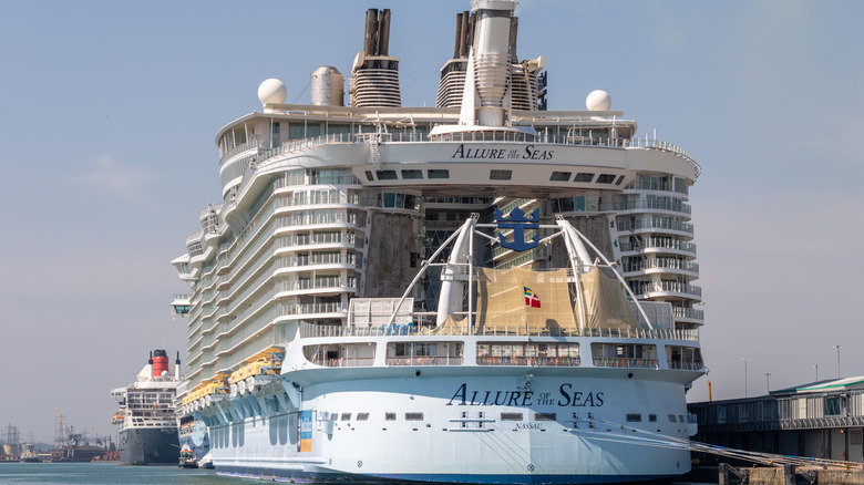 Allure of the Seas cruise ship 