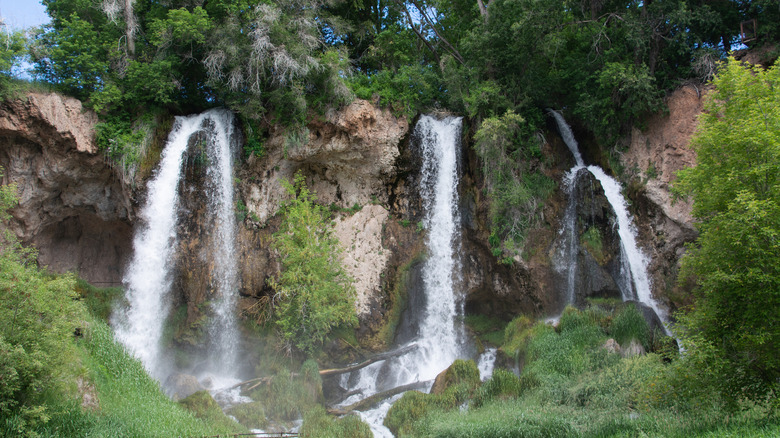 Image of the triple waterfall at Rifle Falls