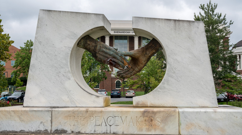 The Peacemakers statue in Winchester, VA
