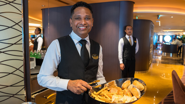 tipping cruise ship staff