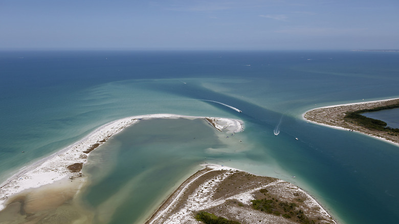 Fort de Soto North Beach surrounded by ocean