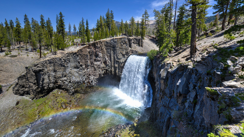 Rainbow Falls in Devils Postpile National Monument, California.