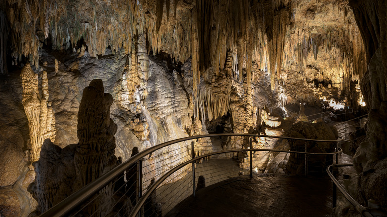 Rock formations in Luray Caverns