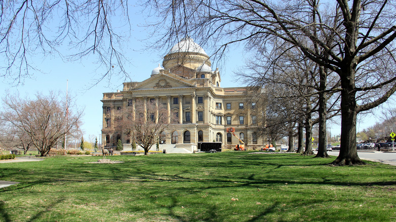 Wilkes County Courthouse garden view