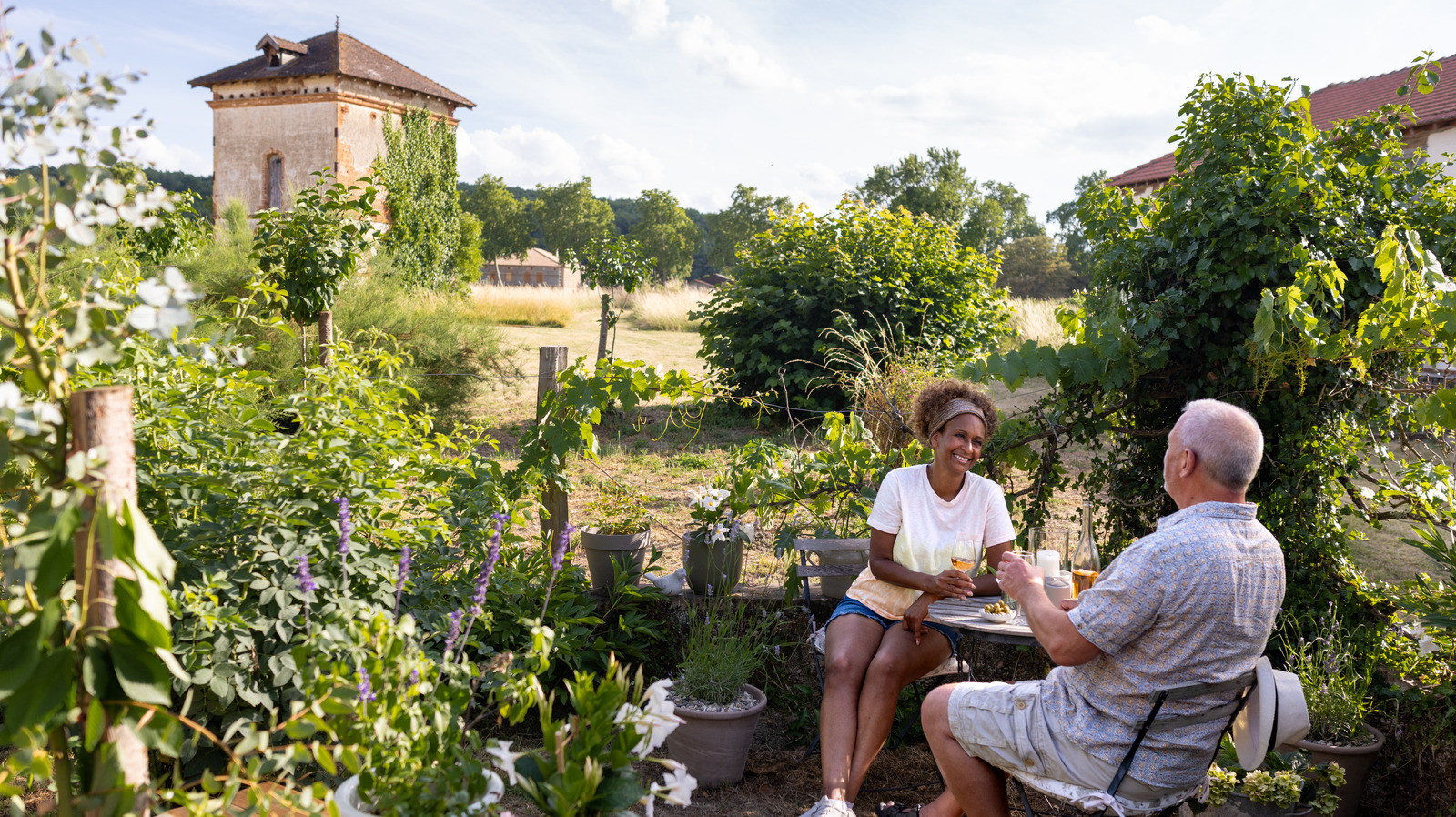 Here's How To Choose Between A Rental Or A Hotel For Your Trip To Europe, Per Rick Steves