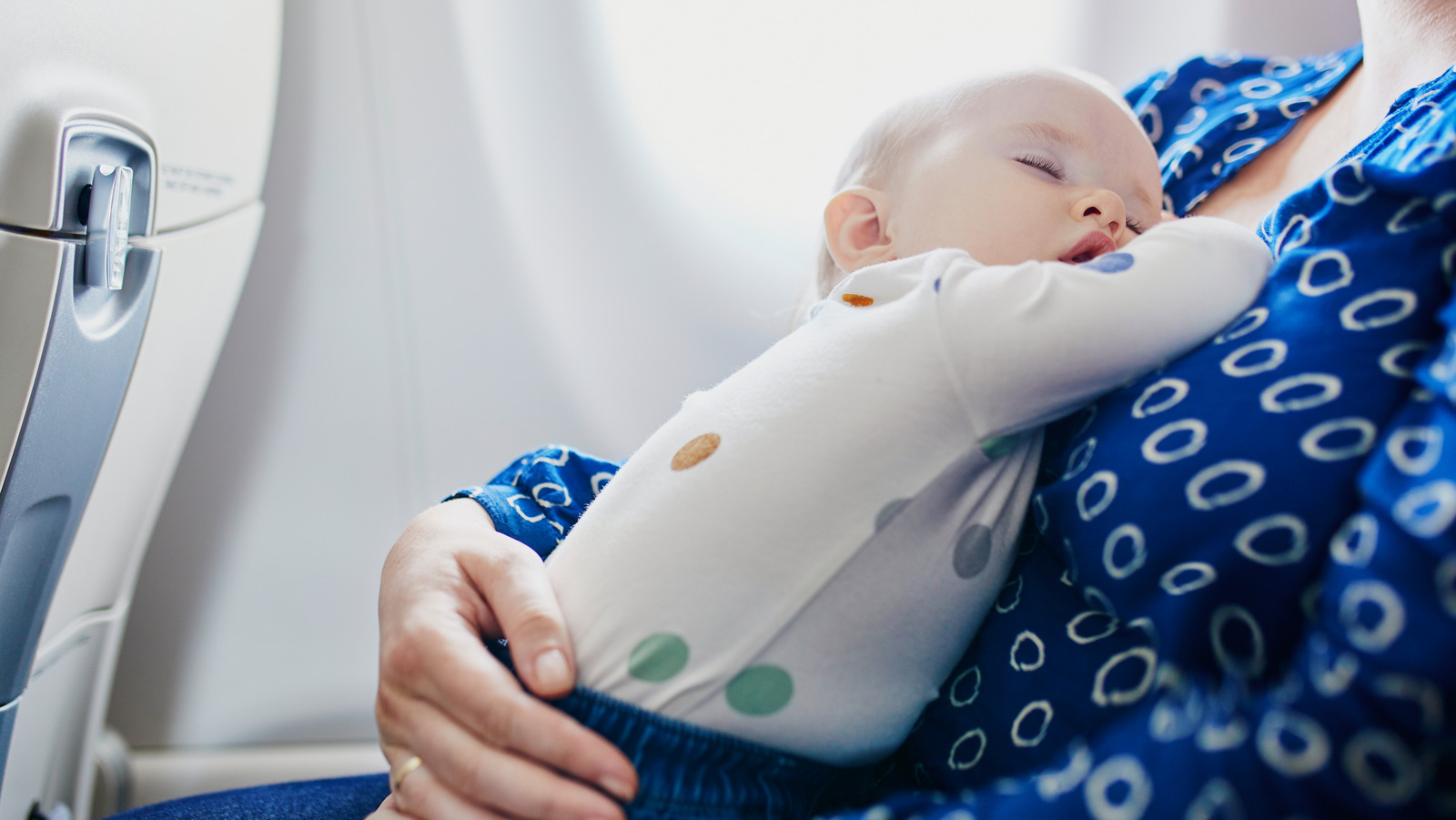 Infant bassinet airplane deals