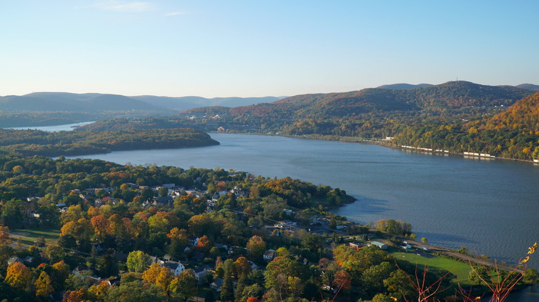 Hudson Valley with river