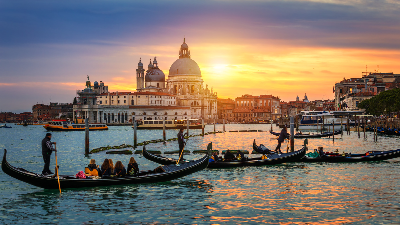 Here's Why A Gondola Ride In Venice Should Be On Your Bucket List