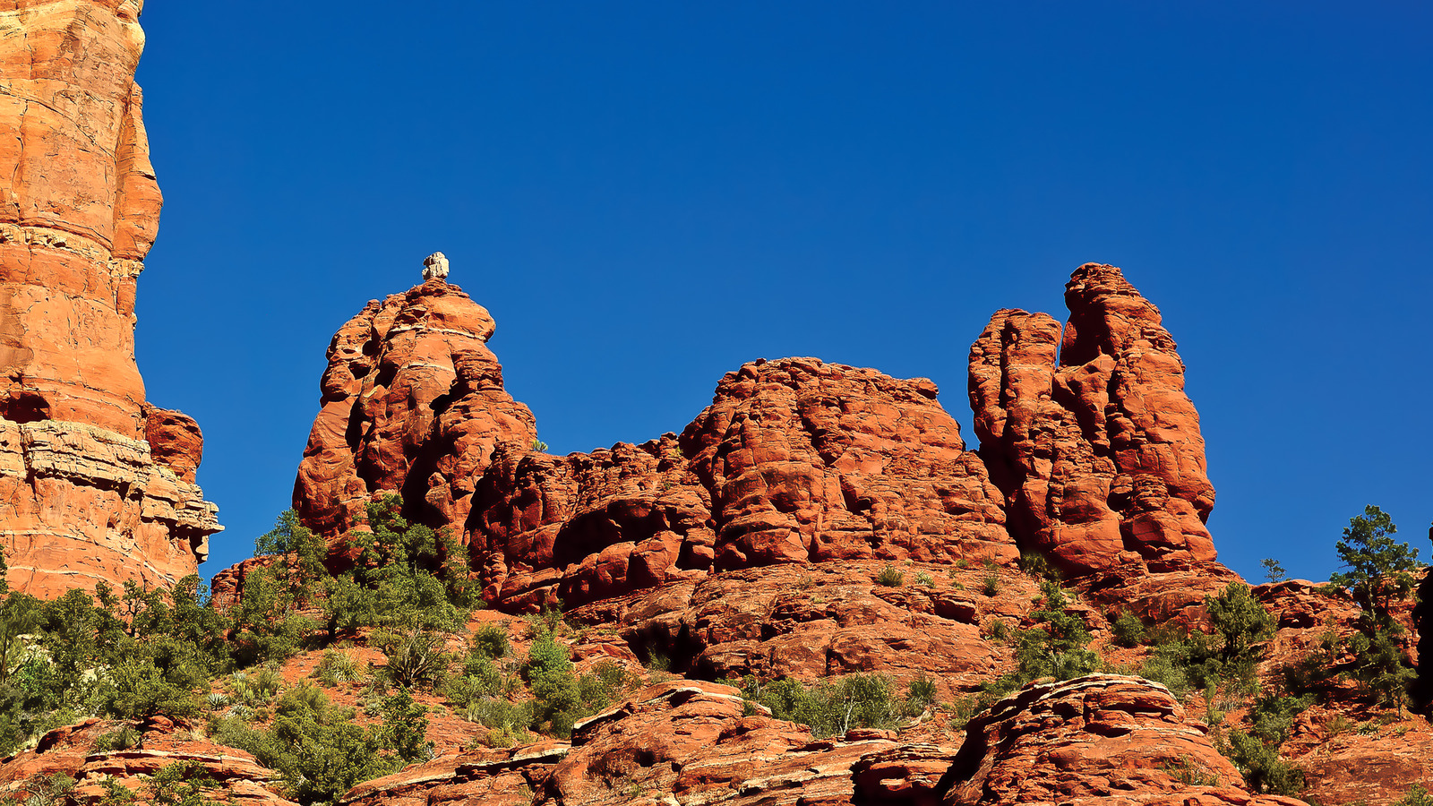 Hike Up The Famous Sedona Rock That Looks Like An Iconic Cartoon ...