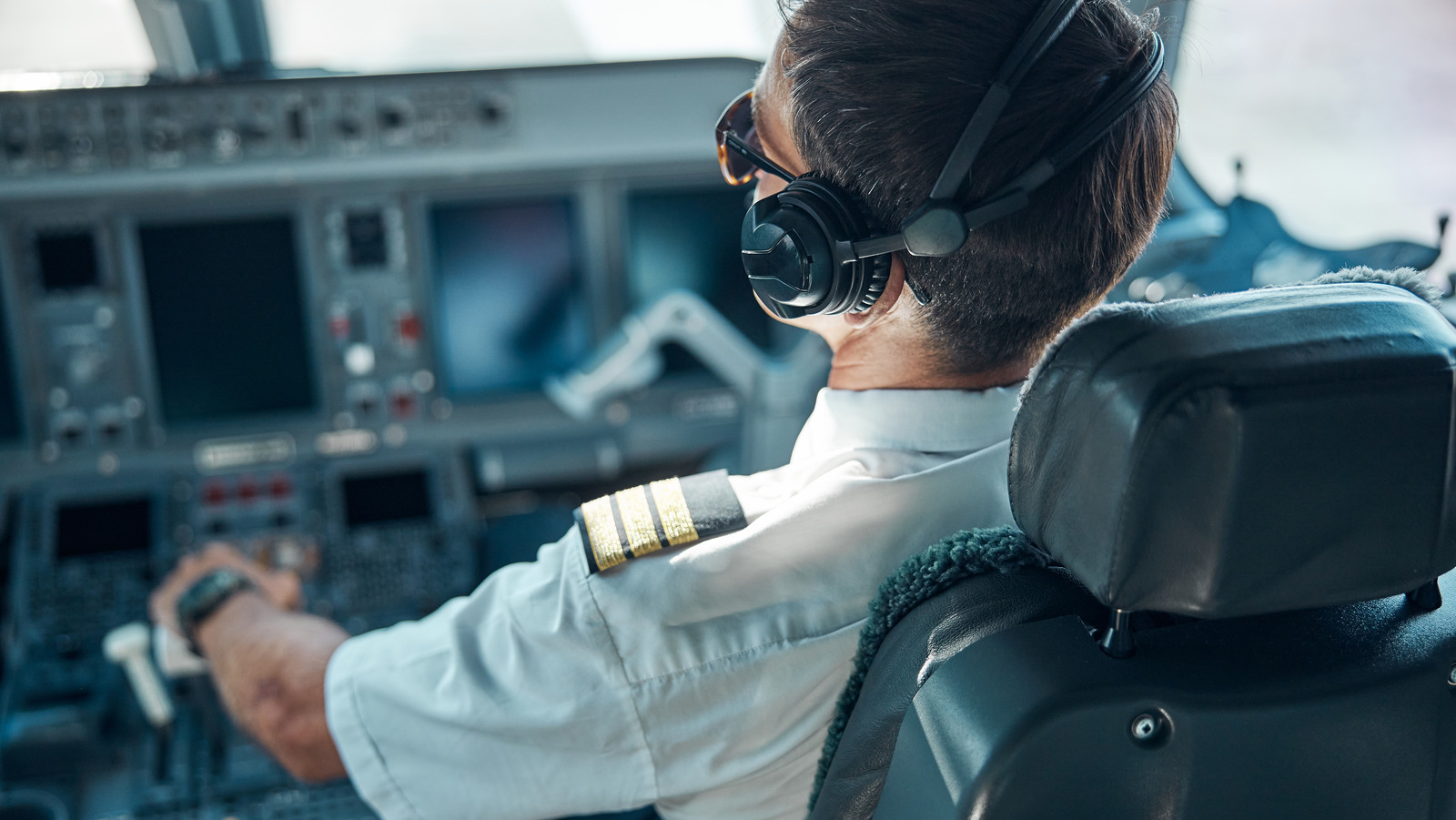 How Much Do Pilots Really Rely On Autopilot? Here's What A Captain Told Us