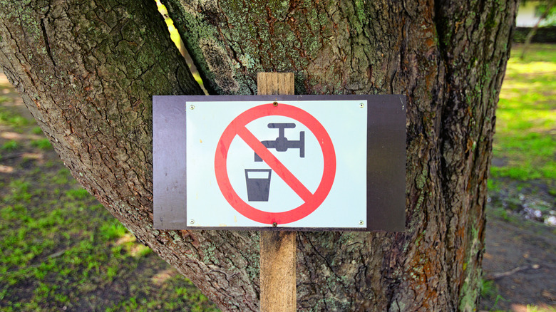 Sign do not drink water